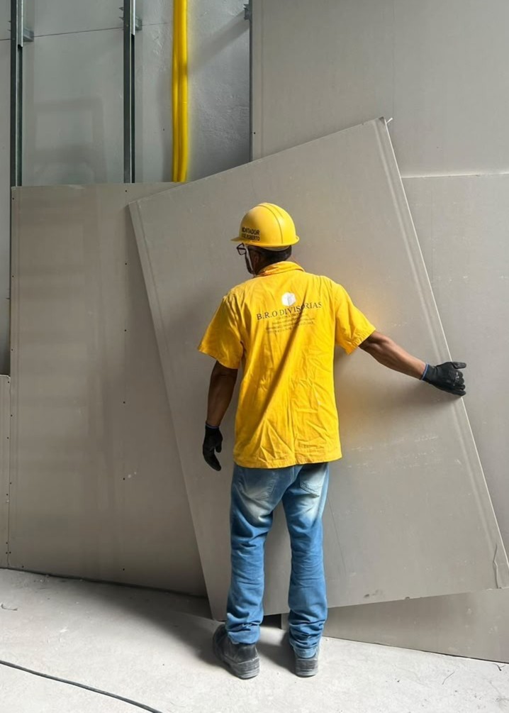 Equipe em obra em destaque 1